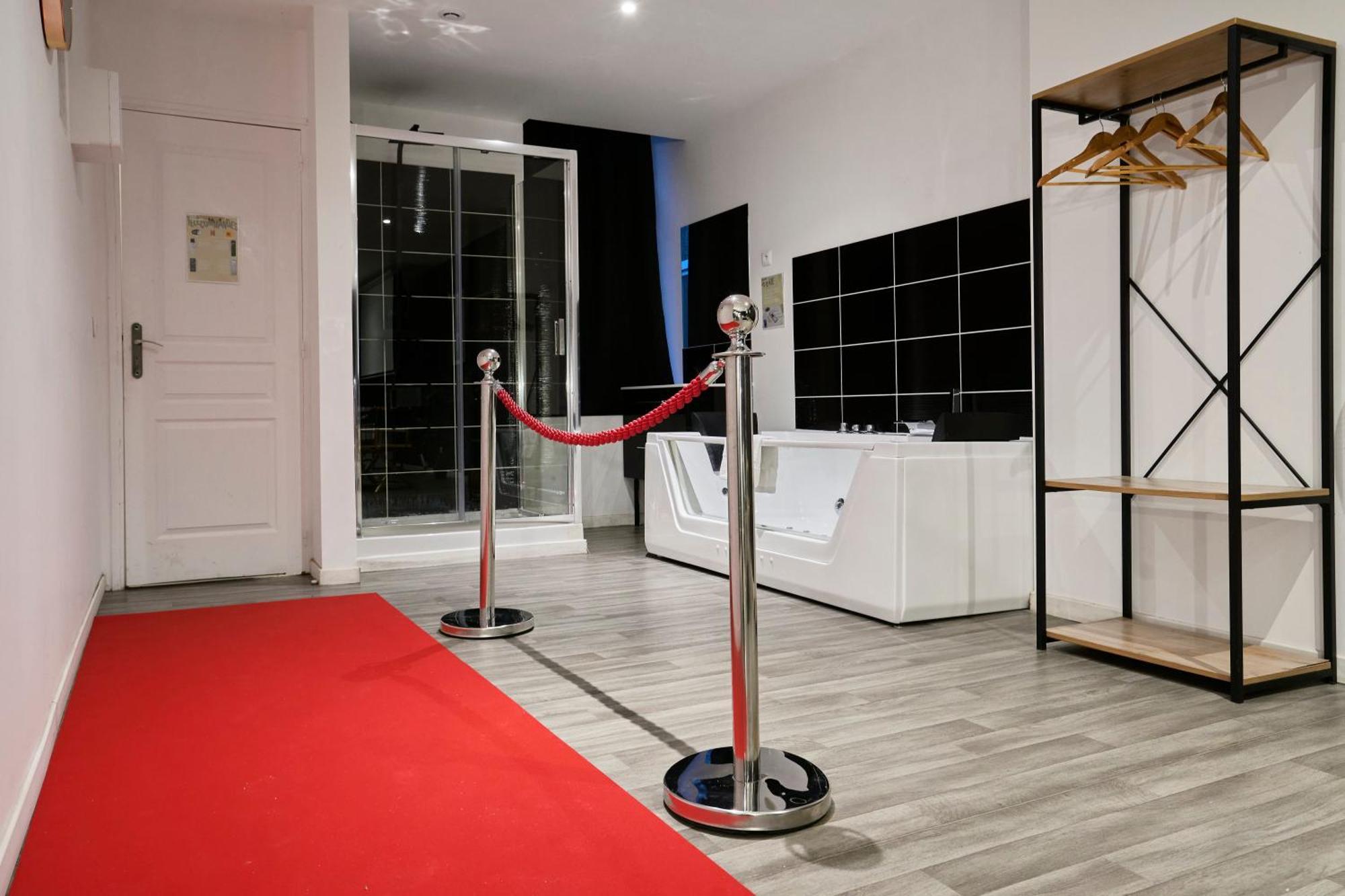 Ng Suitehome - Lille I Roubaix Centre I Grand Place - Balneo - Netflix - Wifi Luaran gambar