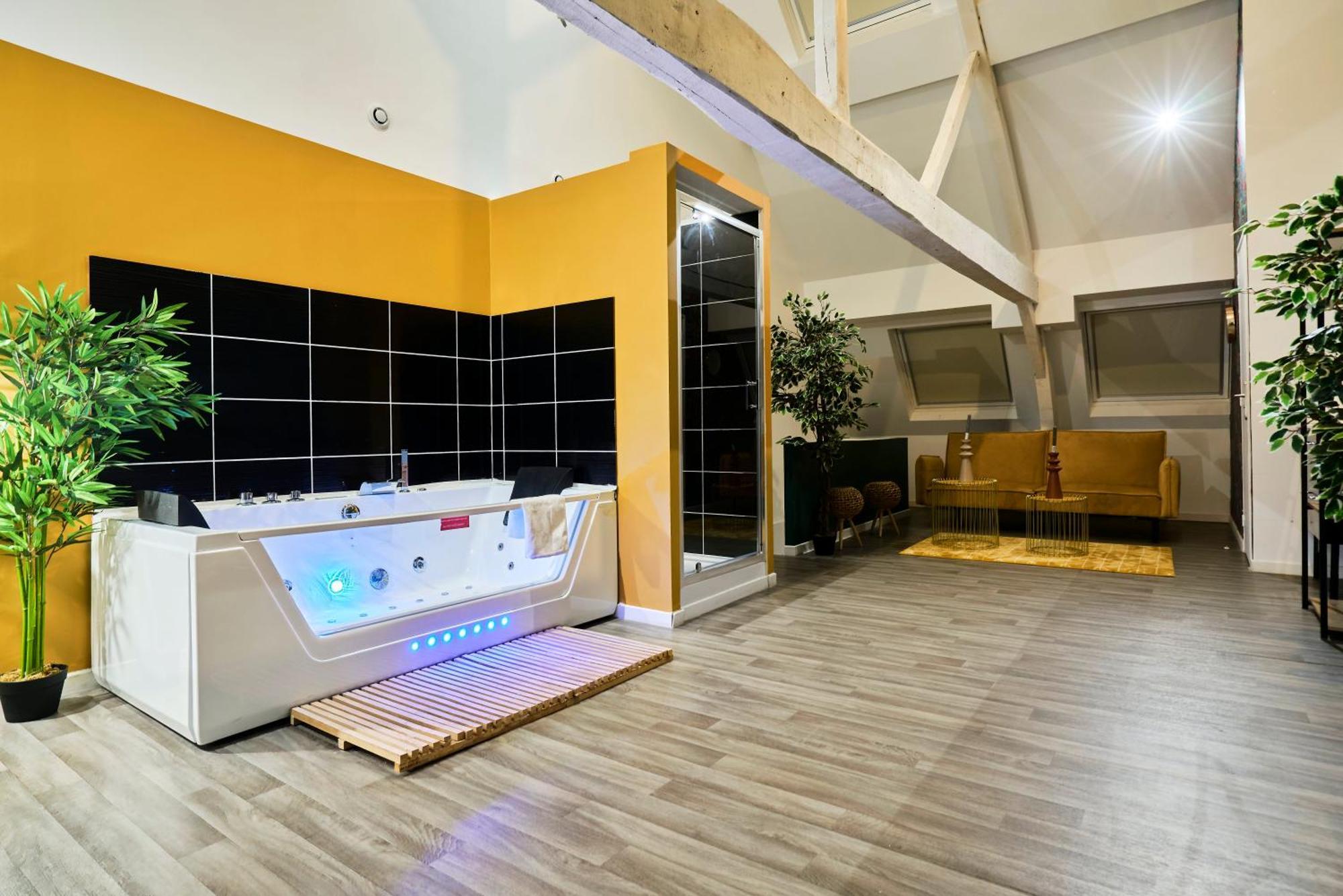 Ng Suitehome - Lille I Roubaix Centre I Grand Place - Balneo - Netflix - Wifi Luaran gambar